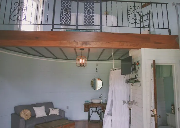 Converted Grain Silo For Unique Glamping In Alvin, Illinois Holiday home