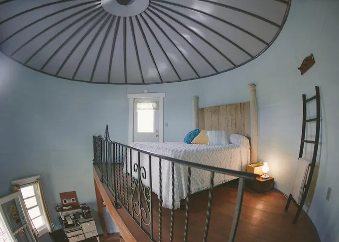 Converted Grain Silo For Unique Glamping In Alvin, Illinois Holiday home